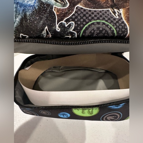 Jurassic World Soft Shell Two compartment lunch box with Handle - NWT - Picture 7 of 9